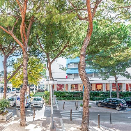 Hotel Zanarini In Centro A Riccione Eksteriør billede