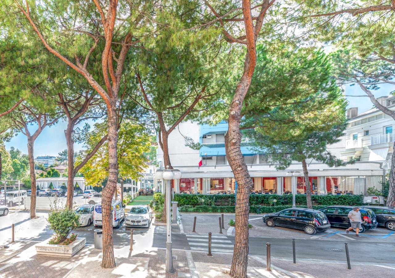 Hotel Zanarini In Centro A Riccione Eksteriør billede