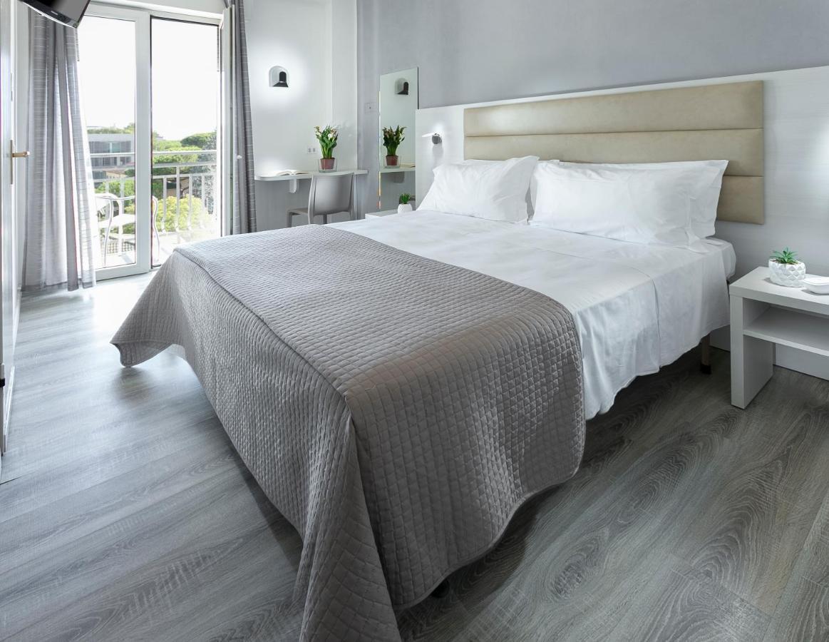 Hotel Zanarini In Centro A Riccione Eksteriør billede