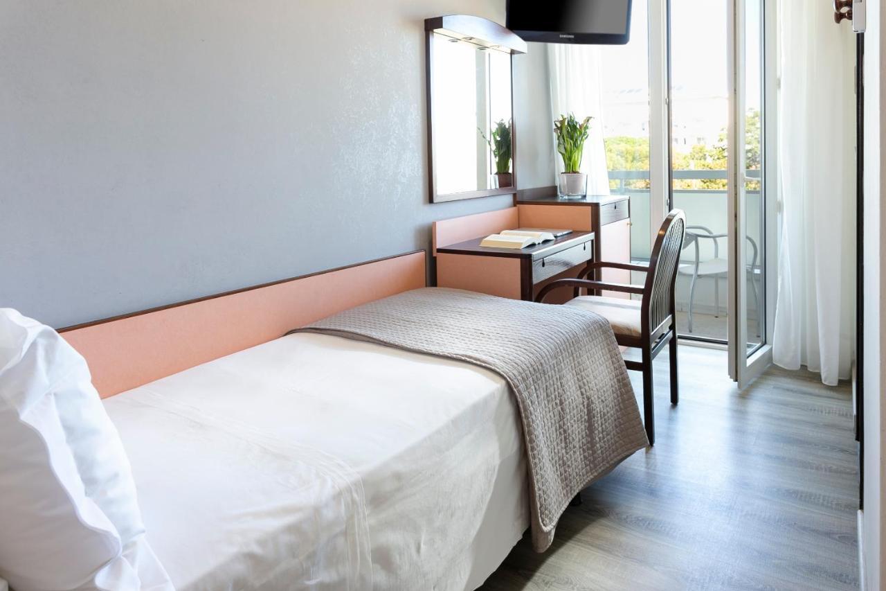 Hotel Zanarini In Centro A Riccione Eksteriør billede