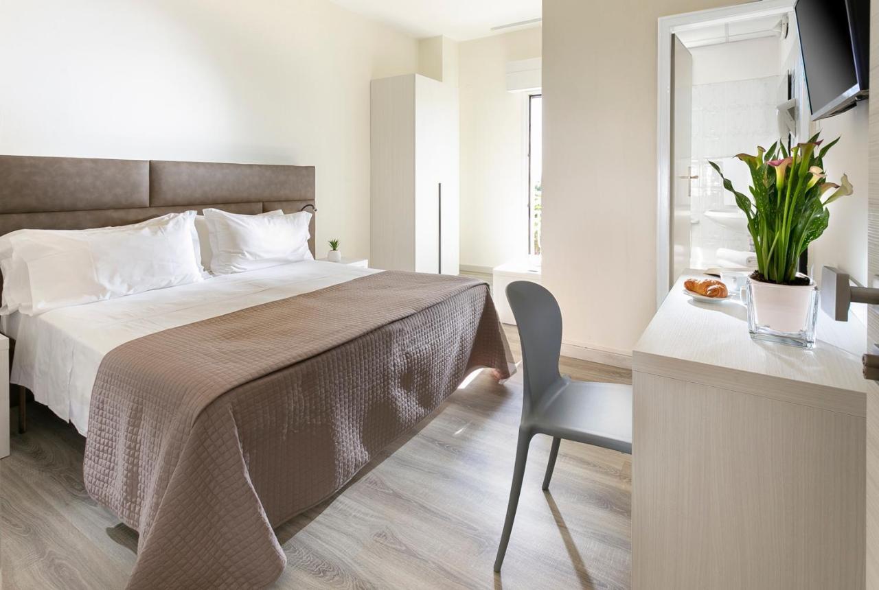 Hotel Zanarini In Centro A Riccione Eksteriør billede