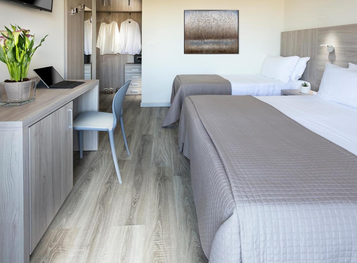 Hotel Zanarini In Centro A Riccione Eksteriør billede
