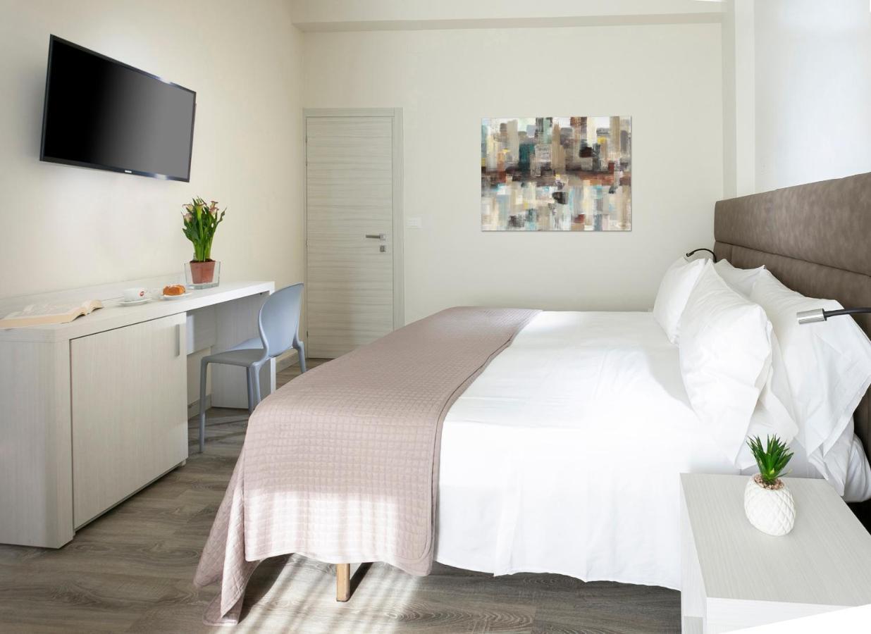 Hotel Zanarini In Centro A Riccione Eksteriør billede