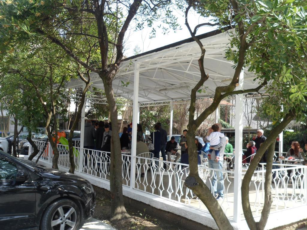 Hotel Zanarini In Centro A Riccione Eksteriør billede