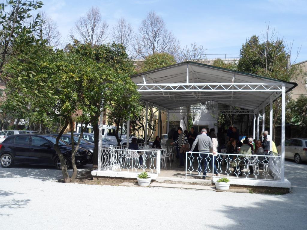 Hotel Zanarini In Centro A Riccione Eksteriør billede