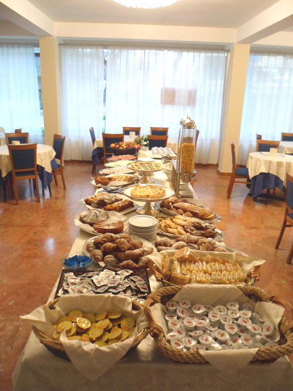 Hotel Zanarini In Centro A Riccione Eksteriør billede