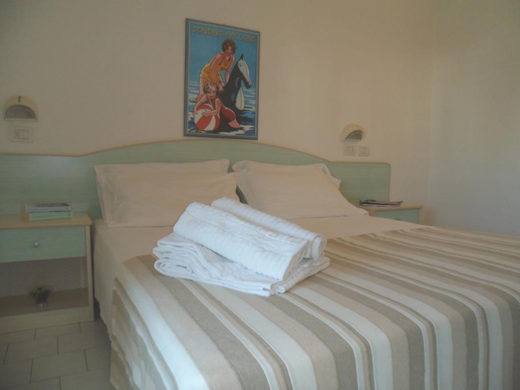 Hotel Zanarini In Centro A Riccione Eksteriør billede