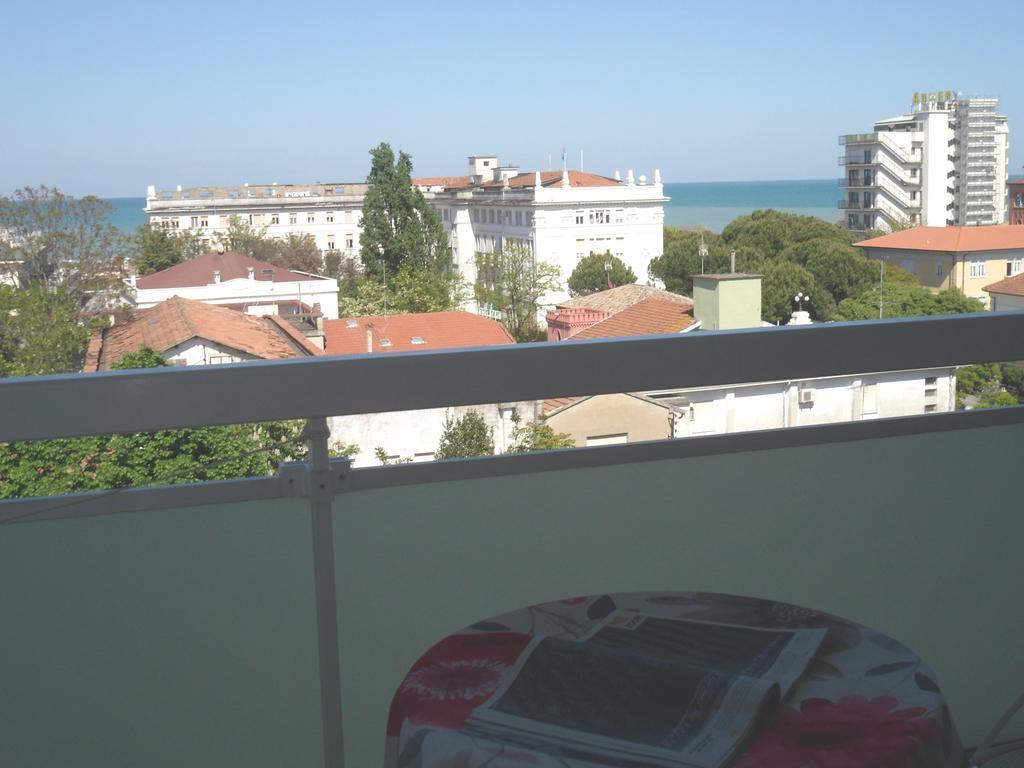 Hotel Zanarini In Centro A Riccione Eksteriør billede