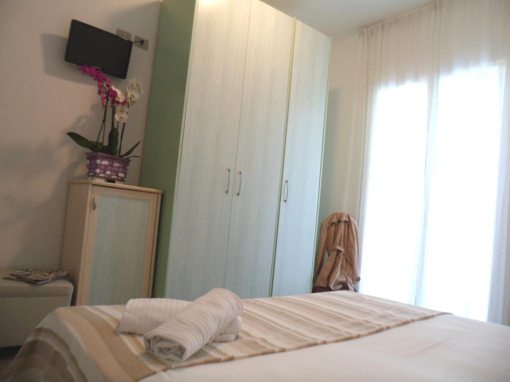 Hotel Zanarini In Centro A Riccione Eksteriør billede