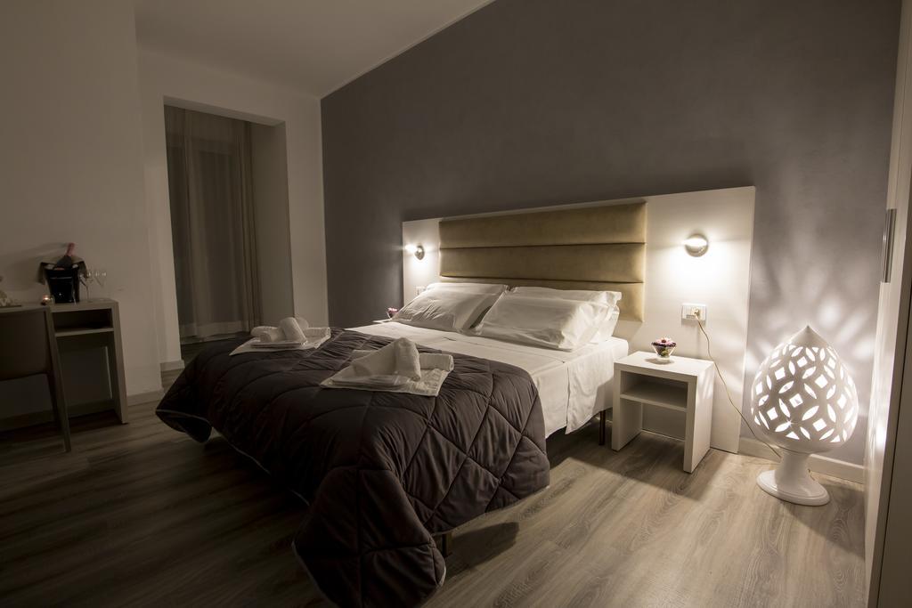 Hotel Zanarini In Centro A Riccione Eksteriør billede
