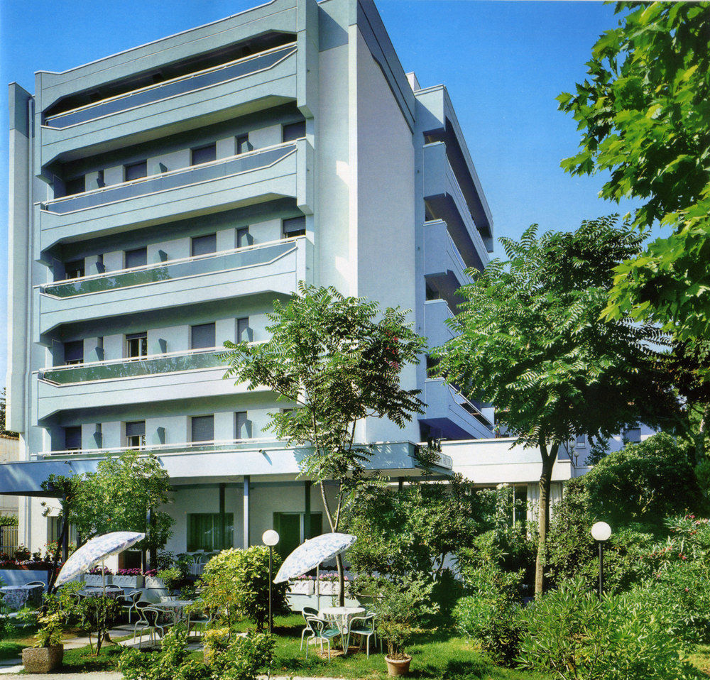 Hotel Zanarini In Centro A Riccione Eksteriør billede