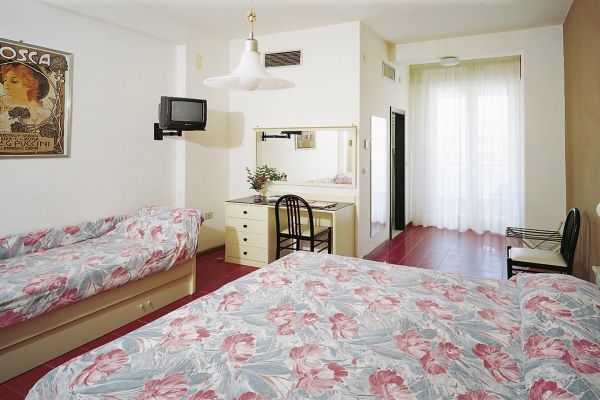 Hotel Zanarini In Centro A Riccione Eksteriør billede