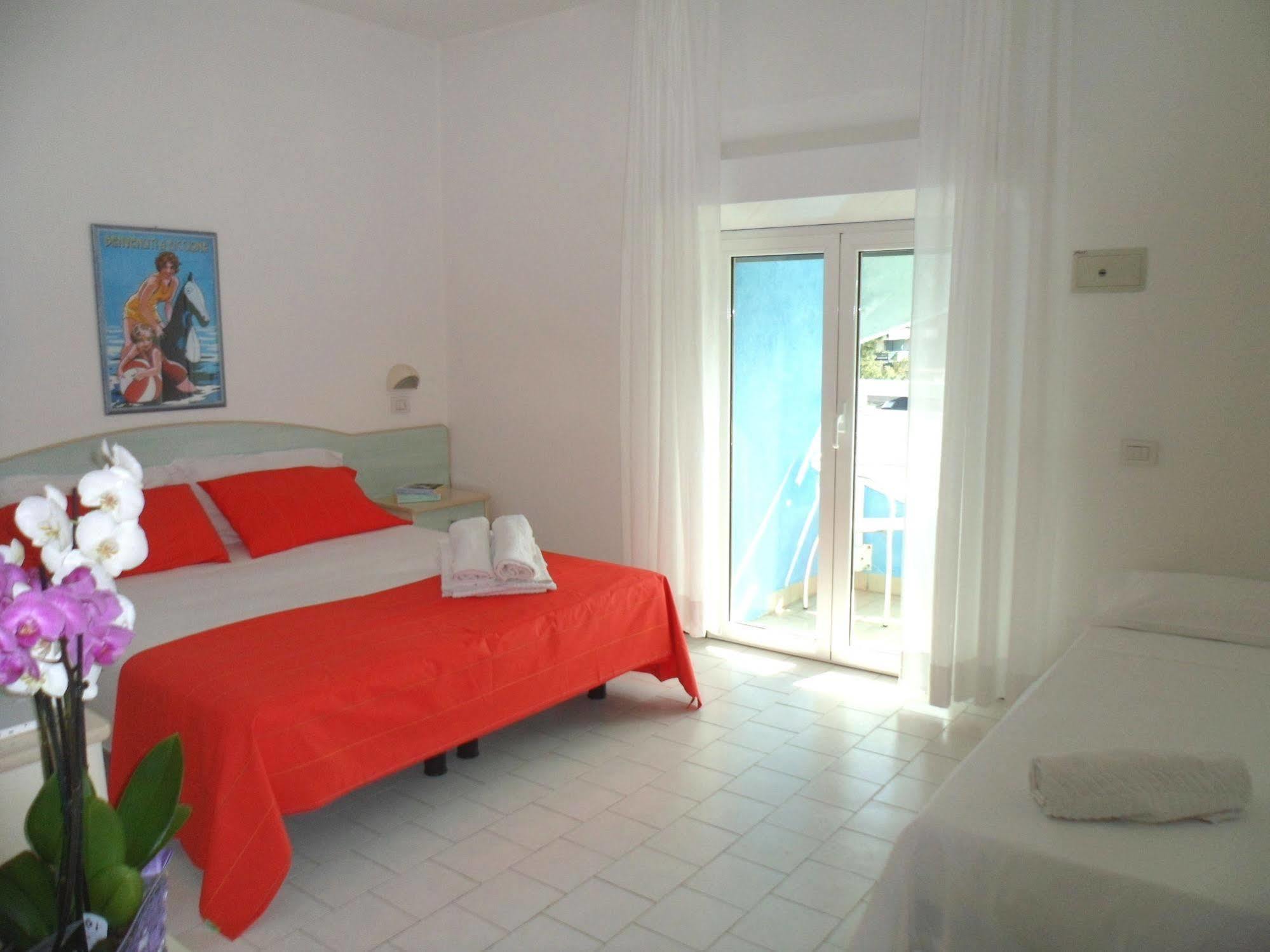 Hotel Zanarini In Centro A Riccione Eksteriør billede