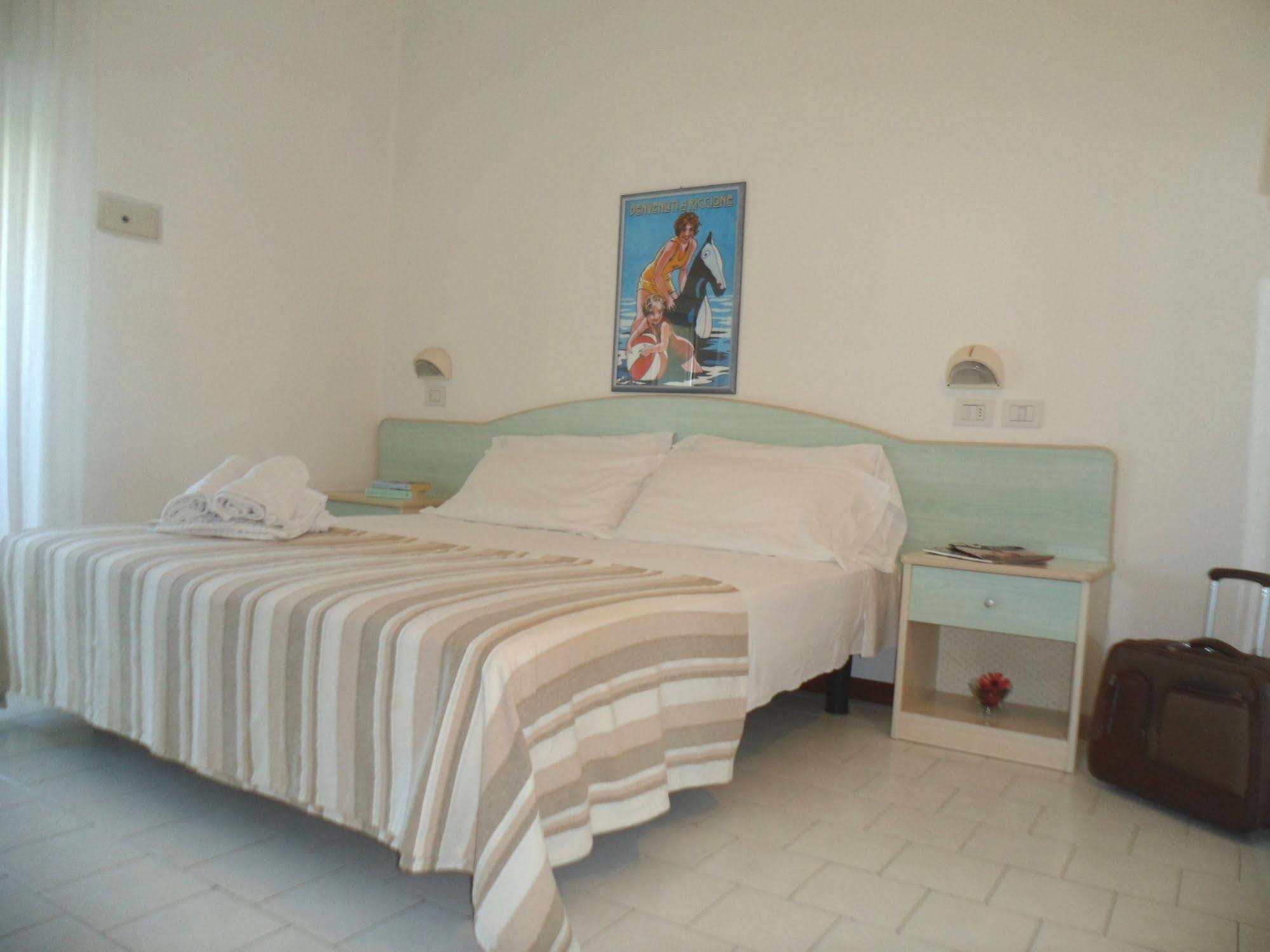 Hotel Zanarini In Centro A Riccione Eksteriør billede