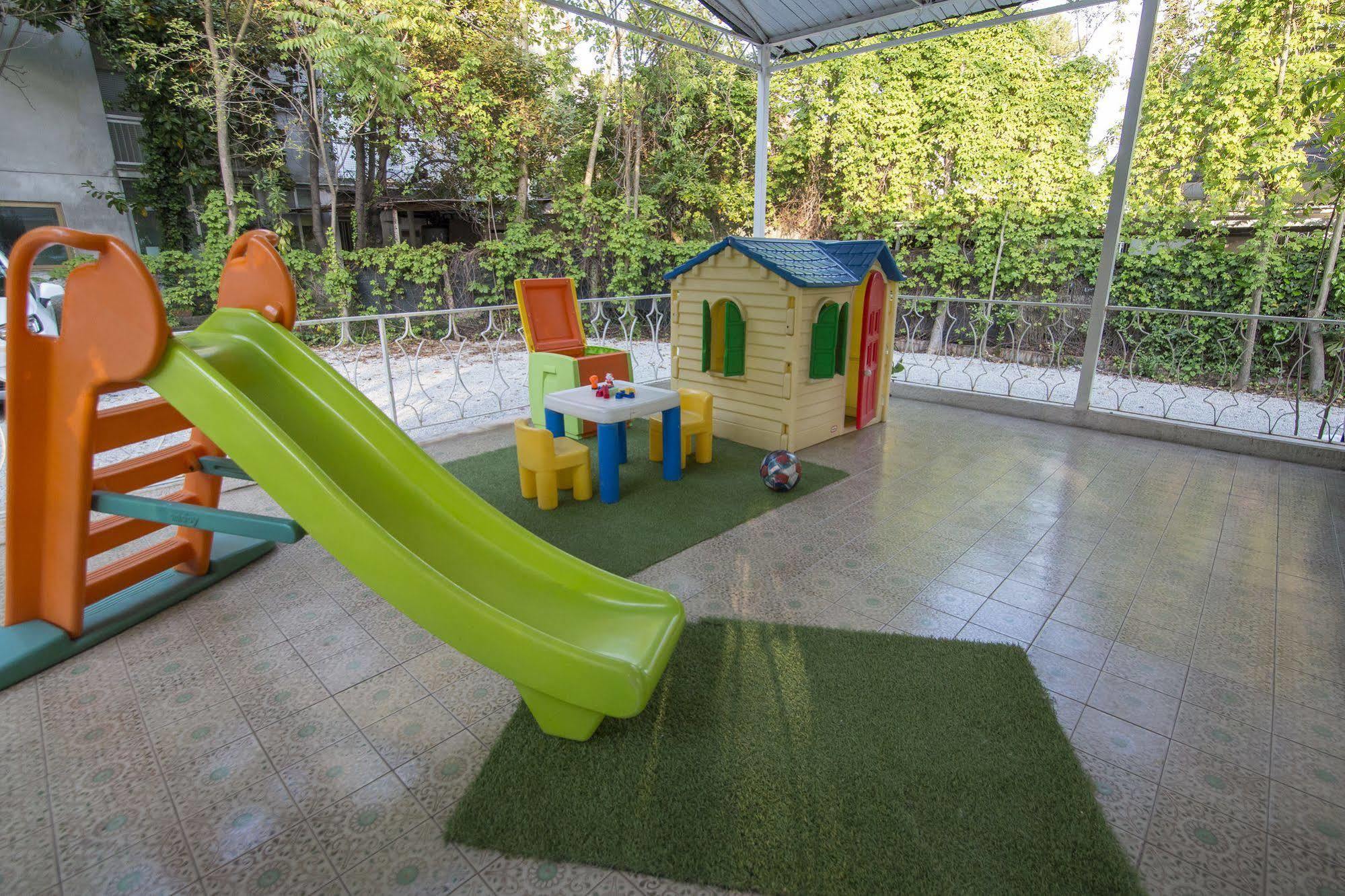 Hotel Zanarini In Centro A Riccione Eksteriør billede
